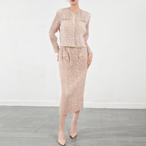 Traje Elegante Estilo Miyake para Mujer, Chaqueta Corta con Cuentas de Alta Gama, Falda Plisada a la Cadera, Conjunto de Dos Piezas Vintage con Botones - Product Image 5