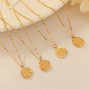 สร้อยคอชุบทองแบบแฟชั่นเรียบง่ายจี้รูปวงรี - Product Image 5