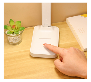 Bảo vệ mắt LED đèn bàn điều khiển cảm ứng vuông nhựa xây dựng hai mục đích phòng ngủ đọc bàn sử dụng pin 2800mAh - Product Image 2