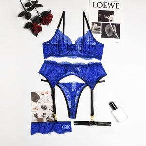 طقم نسائي فاخر من 3 قطع: حمالة صدر وسروال داخلي ورباط ساق من الساتان الأنيق والدانتيل الرقيق، مثالي لعيد الحب. - Product Image 6