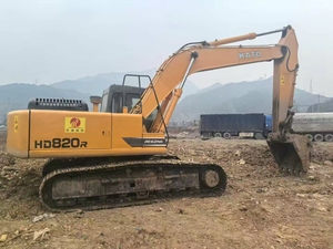 Precio barato de fábrica Original KATO HD820R Excavadora de tamaño mediano con orugas hidráulicas diésel con excelentes condiciones de trabajo a la venta - Product Image 4