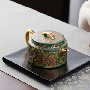 Théière artisanale en argile verte dorée Zhou Hongjie, motif Bêtes Mythiques de Dunhuang, ensemble cadeau pour la maison - Product Image 4
