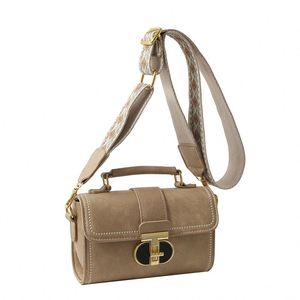 Latest Vintage Fashion Women's PU Shoulder <b>Bag</b> Casual Crossbody Handbag with Chain Letter Decoration <b>Hot</b> Selling Postman Design - Product Image 3