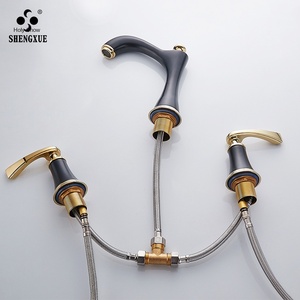 Robinet de salle de bain de luxe finition or mat, mitigeur de lavabo en laiton <span class=keywords><strong>à</strong></span> double poignée et 3 trous pour hôtels haut de gamme, villas et salles de bain. - Product Image 4