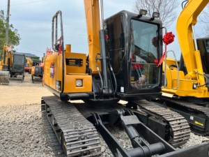 รถขุดไฮดรอลิกแบบตีนตะขาบ Sany SY95C มือสอง ปี 2024 เครื่องยนต์มิตซูบิชิ พร้อม PLC แบริ่ง เกียร์ปั๊ม มอเตอร์ และเกียร์บ็อกซ์ 7 ตัน ลดราคาพิเศษ - Product Image 5