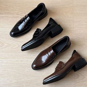 Prix d'usine super attractif : Embrassez la tendance des chaussures et rehaussez votre style avec des options modernes et chics. - Product Image 4