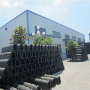 กันชนยางแข็งรับรองมาตรฐาน CCS รูปทรงตัว D ติดตั้งง่ายและทนทาน - Product Image 2