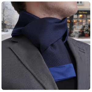 Écharpe tricotée bleu marine exclusive Exve avec pois bleus, design classique double face AE3469 - Product Image 3