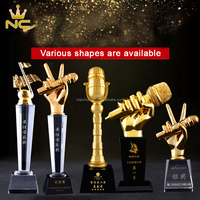Pas cher En Gros Métal Verre Microphone Récompenses Cristal Musique Trophée Pour Les Événements De Musique