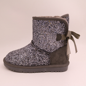 מגפי עור פרה מטאליים עם קשת מאחור - Product Image 4