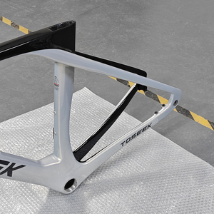 Cuadro de Bicicleta de Carretera de Carbono Ligero BBT47 con <span class=keywords><strong>Eje</strong></span> <span class=keywords><strong>Pasante</strong></span>, Personalización de Fábrica, Cableado Interno, Cuadro de Bicicleta de Carreras Duradero - Product Image 4