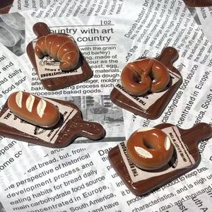 Pegatina 3D de simulación de pan para refrigerador, adhesivo magnético de resina con diseño de croissant y donut, accesorio creativo para cocina y hogar, decoración al por mayor - Product Image 3