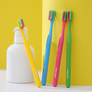 Brosse à dents de haute qualité, poils moyens colorés, manche en PP, personnalisable, pour usage domestique - Product Image 3