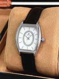 New women's wristwatch with bucket-shaped case, shell-shaped <b>face</b> and small dial, a casual and fashionable style watch - Product Image 2