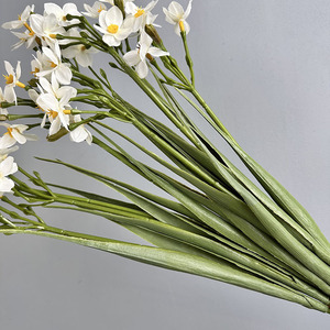 Narcisi Artificiali a 4 Teste da 44cm Direttamente dalla Fabbrica, Fiori di Narciso in Seta all'Ingrosso per Decorazione Casa e Tavola - Product Image 4