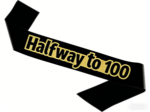 Fascia in raso <span class=keywords><strong>nero</strong></span> e oro con glitter 'Halfway to 100' - Fascia per il 50° compleanno per lui o per lei - Decorazioni per feste - Product Image 2