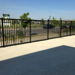 รั้วชุบสังกะสีเกรดเชิงพาณิชย์สำหรับคลังสินค้าและลานจอดรถ - Product Image 1