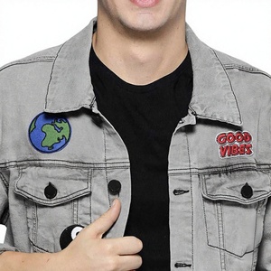 Chaqueta de Mezclilla Gris para Hombre con Diseño de Parches, Cuello Camisero, Estilo Casual, Cierre de Botón Sencillo, Chaqueta de Algodón - Product Image 4