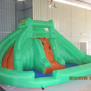 Structure gonflable géante avec toboggan et piscine à balles en nylon pour le plaisir des enfants - Product Image 1