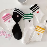 Chaussettes mi-mollet en coton sans couture pour femme, motif cœur jacquard, trois bandes, style universitaire, pour tenue décontractée d'automne – Grande Vente