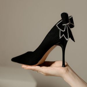 Zapatos de Tacón Negros de Última Moda para Mujer, Talla 33, con Punta Cubierta y Lazo de Cristal - Product Image 1