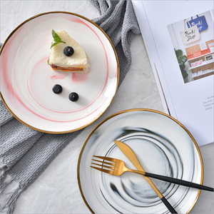 Nouveauté 2024 : Grandes assiettes rondes en céramique marbrée avec bord doré pour gâteaux, salades et desserts – Services de table en porcelaine - Product Image 6