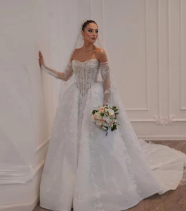 Robe de mariée S2081Y haut de gamme sur mesure, style princesse, manches longues, décolleté cœur, dentelle florale 3D, taille <span class=keywords><strong>basque</strong></span>, effet duveteux - Product Image 1