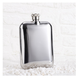 Flacon à whisky portable en acier inoxydable avec logo personnalisé, mini flacon carré de poche avec couvercle épais argenté pour la Russie Abbey's Loch Dhu - Product Image 4