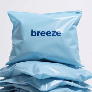 Bolsas de Cierre Hermético Esmeriladas Biodegradables y Reciclables Personalizadas con Logotipo Serigrafiado para Empaque de Ropa - Product Image 2