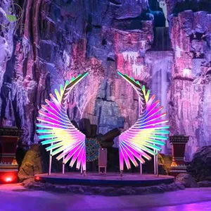 Magische Dekoration-Requisiten leuchtende Engelflügel interaktive Skulptur interaktive Requisite groß weiß Freiheit beleuchtet draußen Weihnachtslicht