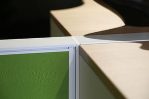 โต๊ะทำงานสำนักงานแบบโมดูลาร์รูปตัวแอลทันสมัย ดีไซน์ทันสมัย พร้อมฉาก<span class=keywords><strong>กั้น</strong></span>สำหรับห้องนั่งเล่น โรงเรียน และโรงพยาบาล - Product Image 5