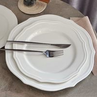 Assiette à dessert, à petit déjeuner, à collation, en céramique blanche pure, élégante, vintage, de style européen français, avec relief en dentelle, pour la maison, le restaurant