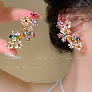 Boucles d'oreilles pendantes tendance de haute qualité, personnalisées, à blocs de couleur et motifs floraux, en alliage de zinc plaqué or 14K, bijoux de fête pour femmes, 100% personnalisables - Product Image 5