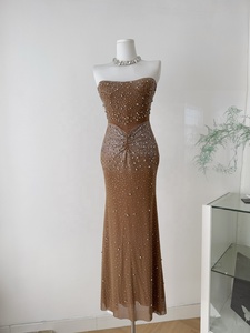 Nuovo Abito Lungo da Sera da <span class=keywords><strong>Donna</strong></span> 2026 Senza Spalline con Perline, Strass e Rete a Coda di Pesce, Modello Sottile che Valorizza i Fianchi - Product Image 1