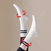 Haute qualité mince coton Tube Style Pilates Grip chaussettes Logo personnalisé antidérapant Yoga chaussettes femmes anti-dérapant équipage Pilates chaussettes printemps