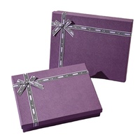 Boîte cadeau en matériaux recyclés violets pour foulards et chaussettes, emballage pour la Saint-Valentin