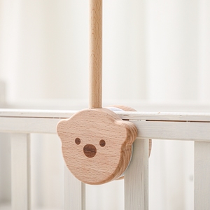 Soporte Móvil para Cuna de Madera de Haya Natural con Oso Adorable, Colgador Antideslizante para Cuna de Bebé, Personalizable OEM - Product Image 3