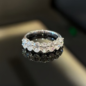 Anello Unisex con Diamante Sintetico Ovale da 2,1 Carati di Zhuomei Jewelry, Fede Nuziale con <span class=keywords><strong>7</strong></span> Pietre, Anello Eternity in Oro Massiccio 18K Certificato, Regalo - Product Image 4