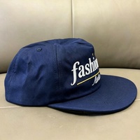 Gorra de 5 Paneles Personalizada por el Fabricante, sin Estructura, con Logotipo Bordado, Azul Marino, de Sarga de Algodón, Visera Plana, Cierre a Presión, Servicio OEM