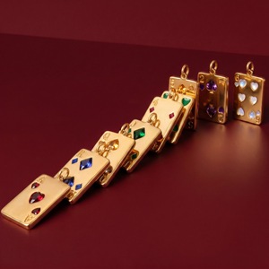 Nuova Collana da Donna con Ciondolo a Tema Poker in Acciaio Inossidabile e Resina Dorata, Catena Personalizzata in Acciaio Inossidabile 18K, Ideale per il Commercio all'Ingrosso - Product Image 2