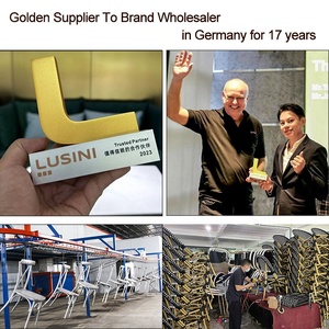 ชุดโซฟาสวนกลางแจ้งหรูหราทันสมัย ทนทานต่อสภาพอากาศ 5 ที่นั่ง พร้อมโต๊ะกาแฟสำหรับใช้ในอพาร์ทเมนต์หรือลานบ้าน - Product Image 5