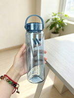 Nouvelle Bouteille d'Eau Minimaliste 2026 Personnalisable en Matériau Sans BPA, Réutilisable, Anti-Fuite, pour Boire Directement, Idéale pour les Voyages en Plein Air et le Camping
