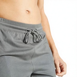 Shorts deportivos esenciales de verano para hombre, ligeros, con cintura elástica, cordón ajustable y bolsillo con cremallera segura. - Product Image 4