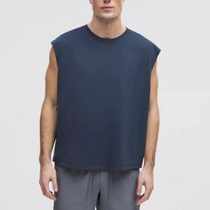 เสื้อกล้ามออกกำลังกายผู้ชายคุณภาพสูง รับผลิตตามแบบ พร้อมสกรีนโลโก้ บริการ OEM สำหรับการวิ่งและฝึกกล้ามเนื้อ - Product Image 1