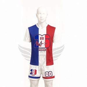 ชุดเสื้อและกางเกงฟุตบอลสั่งทำขายส่ง ผ้าโพลีเอสเตอร์ 100% แห้งเร็ว - Product Image 1