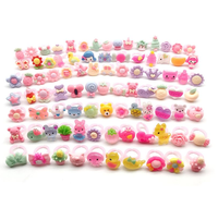 Kleine Mädchen Juwel Ringe in Box Party Favor Schöne Ringe, verstellbar, Mädchen so tun, als würden sie spielen und Ringe anziehen, Kunststoff
