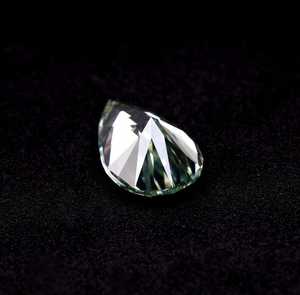 Anillo de Compromiso con Moissanita Ovalada de Color Verde Menta Cultivada en Laboratorio, 6.63 CT, 17.3 X 9.8 MM, Certificación IGI - Product Image 2