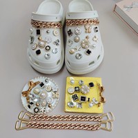 Grosir Spot Aksesoris Sandal Angin Harum Kecil Bunga Teh Beruang Karet dengan Rantai Aluminium Memakai Dekorasi Kulit