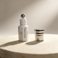Bouteilles d'huile d'attar octogonales en gros 3ml 6ml 12ml, flacons à bille de parfum arabe blancs avec logo personnalisé en stock