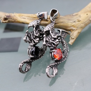 Colgante de Dragón Volador Personalizado para Hombre, Collar de Dragón Sagrado de Acero Inoxidable, Joyería Masculina de Moda, Venta al por Mayor - Product Image 2